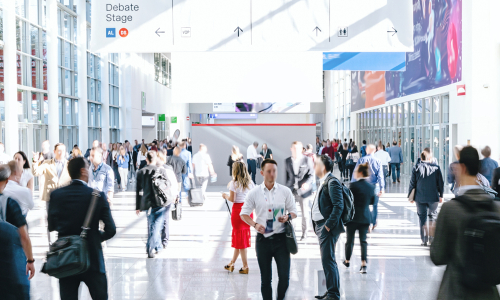 A crowd walking down a tradeshow